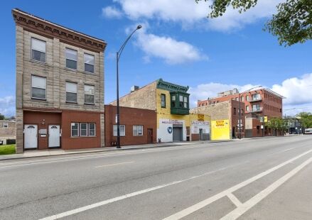 2135 W Armitage Avenue