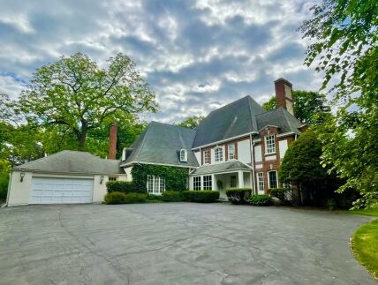220 Shadowood Lane