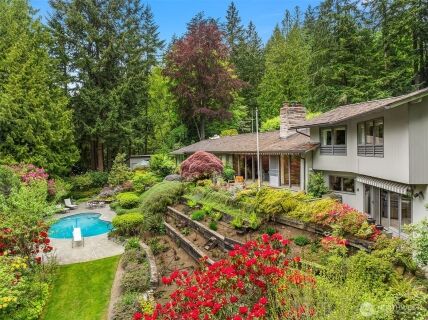 114 NW Highland Drive