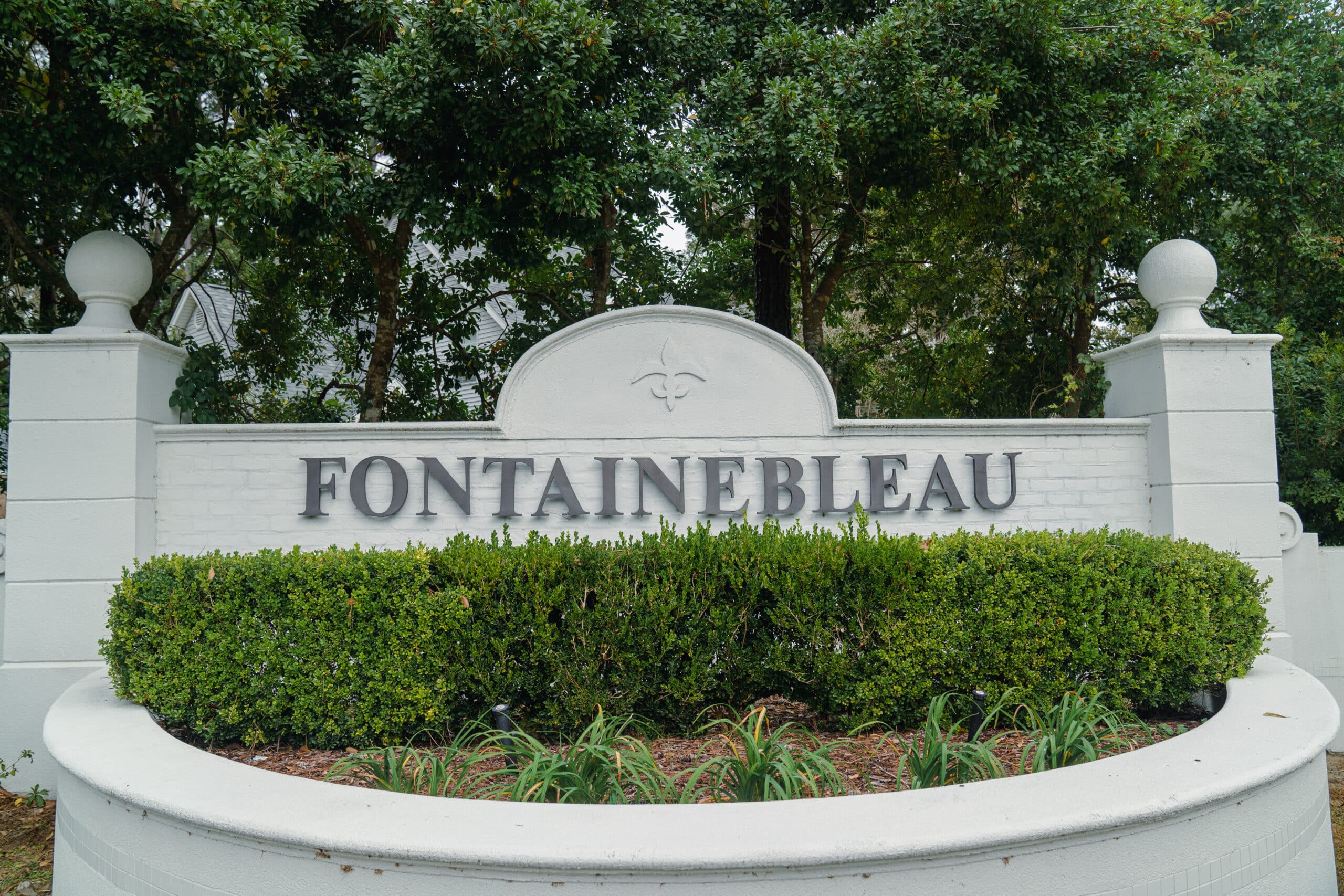 fontainebleau neighborhood