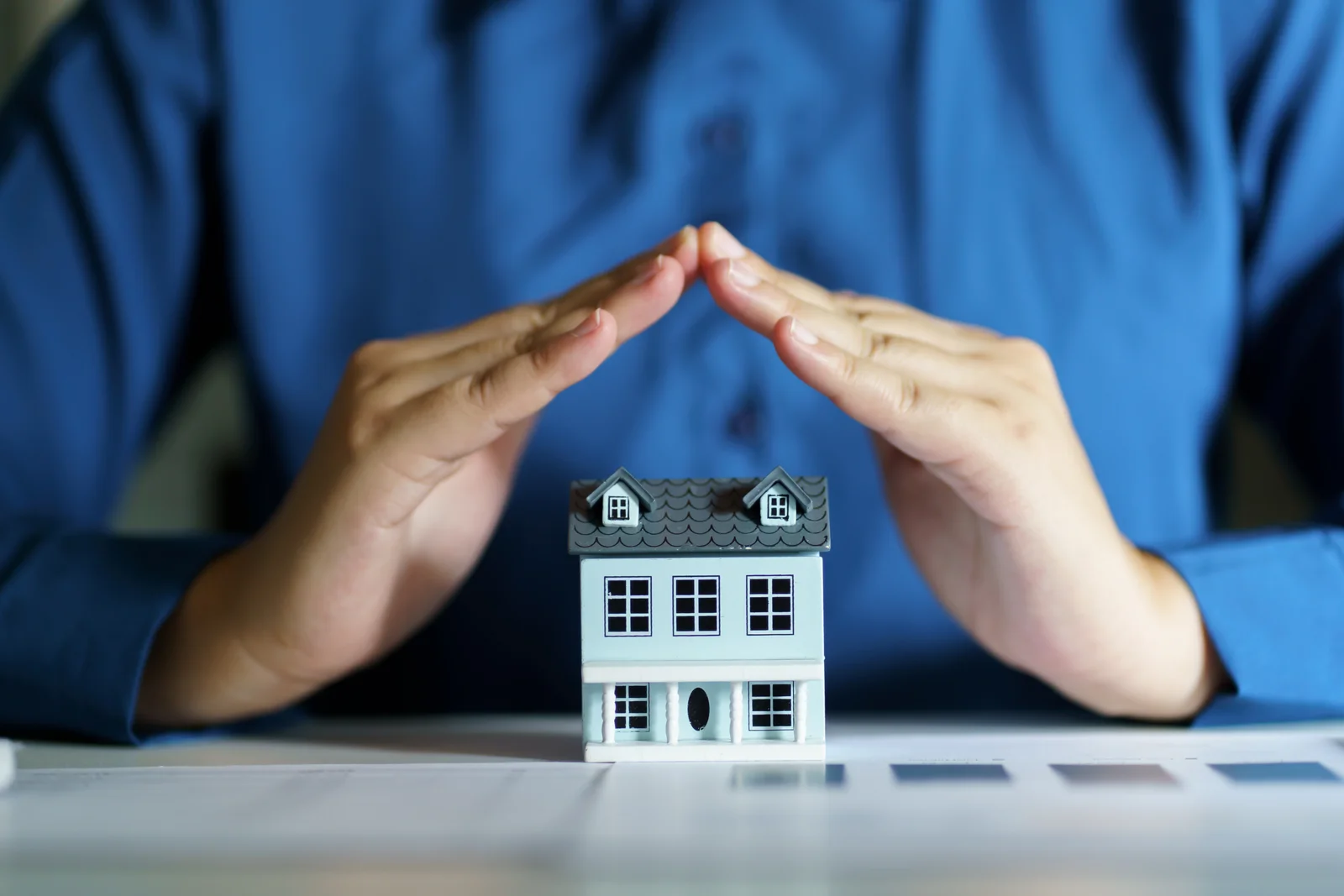 Real estate agent offer house