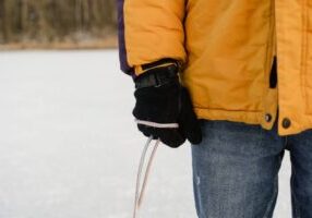 Minimalist photo showing two hands in a tense tug-of-war, symbolizing the conflict between agent commissions and homeowner...