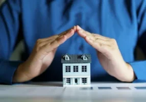 Real estate agent offer house